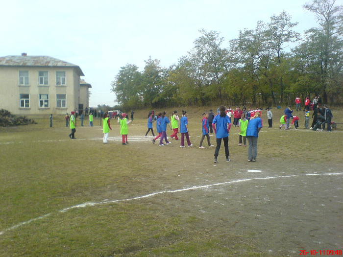 mda la campionatu de fotbal al fetelor - At school