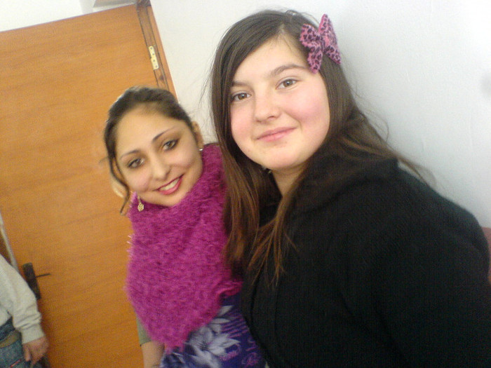 pitipoanca clasei aia cu esarfa roz la gat =]]]