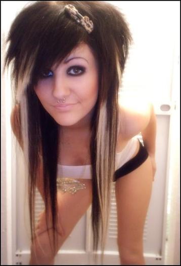 Emo-Hairstyles-for-Girls-0026