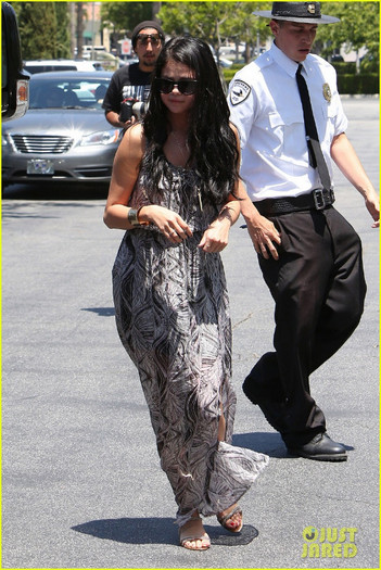 justin-selena-sunday-movie-01 - Jelena Movie Date---May 2012