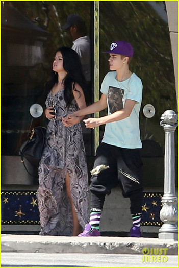 justin-selena-sunday-movie-02