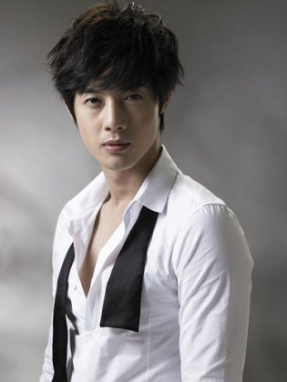 Din nou azi dimineata la 1 l`am visat pe Hyun Joong.... - Deci din nou