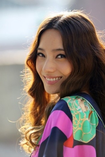 6fdabfec0727e06b18830b6c13ebc953_large - han chae young