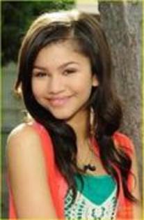 60375787_IONUALT3 - Zendaya Coleman