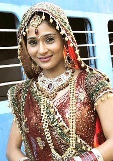 185768_166280353421790_130364853680007_327975_661873_n - sara khan 9