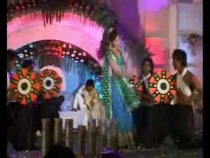 00_02_26 - SARA KHAN DANCE Sapna Babul Ka Bidaai Success In Romania