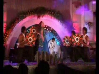 00_02_32 - SARA KHAN DANCE Sapna Babul Ka Bidaai Success In Romania