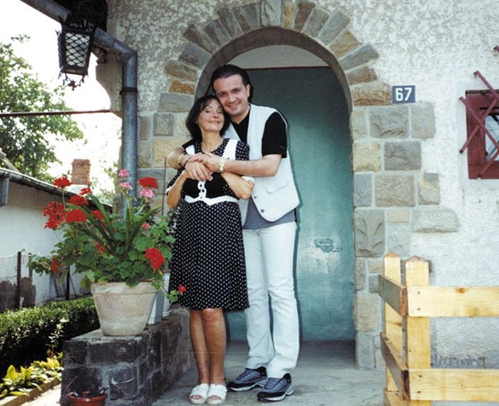 MARINA VOICA SI PRINTUL ANDREI RATIU LA VILA CINTARETEI DIN BREAZA; PRINTUL ANDREI RATIU SI MARINA VOICA AU FONDAT IN 1995 CELEBRA AGENTIE PRINCE d&#039;ARMENY
