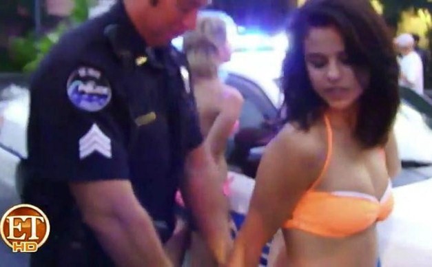 O:Si eu :X:X:X :((( P: Taceti amandoi!!:@ [si ii strange catusele]