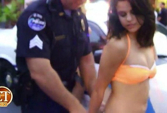 O: auuu :((( nu mai strange!! :(((( P:" tu esti proasta?? pe ce k esti cu*va esti si proasta?/