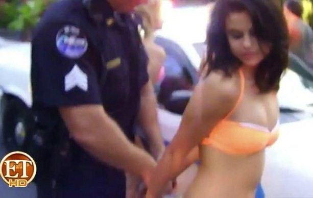 O: :((((( nu sunt cu*va :((( vba rog nu mai strangeti :((( P [strange catusele atat de tare incat lu