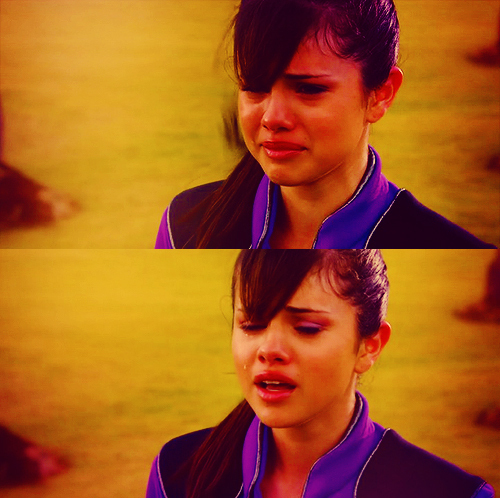 lu` oana ii da sangele la maini] AAAAAAAAAAAA :(((=[[[ [cade in genunchii plangand]