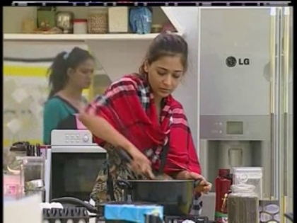 00_00_12 - sara khan 9