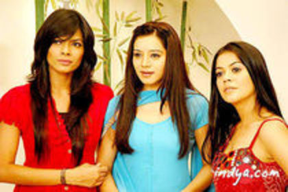 47023539_YSKTZGIQE - D-SUNAIANA GULIA-ANJALI-D