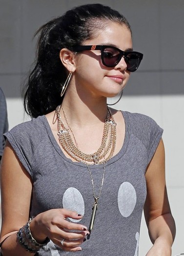Selena+Gomez+Long+Hairstyles+Ponytail+8yUO6nhA_0Wl - Poze Selena Gomez