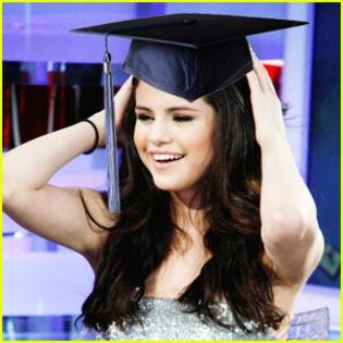 selena-gomez-graduate - Poze Selena Gomez