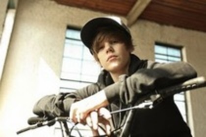 26345500_KMUGDDUIV - Justin Bieber