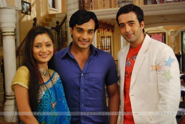 484214_297991793626712_100002476828719_651545_1071232750_n - sara khan10