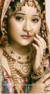 533049_244260272344495_846172150_n - sara khan10