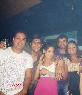 542187_297993113626580_88052723_n - sara khan10