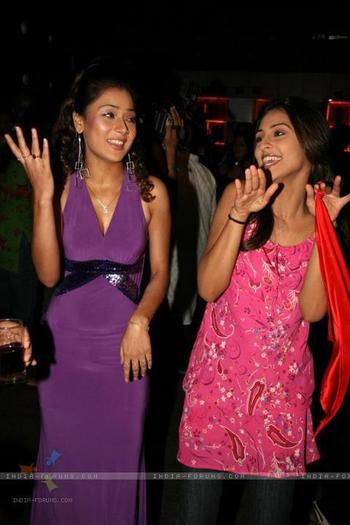 546484_297992686959956_100002476828719_651574_1295060095_n - sara khan10