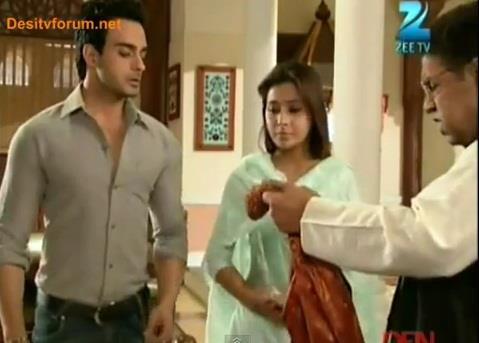 599637_297679863657905_100002476828719_650422_84993997_n - sara khan10