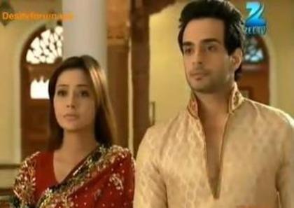 600971_297681263657765_1541597836_n - sara khan10