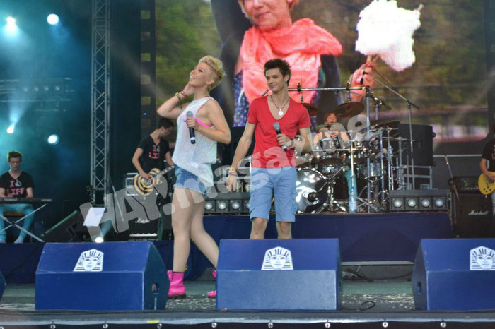 421508_392512037452767_174196129284360_997555_1715821975_n - Concert LaLa Summer Love 2 Iunieeee