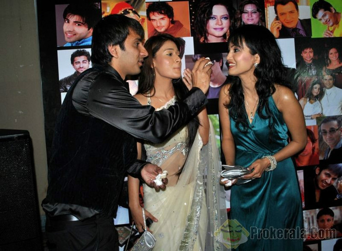 ali-merchant-sara-khan-and-nisha-rawal-3492 - sara khan10