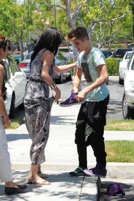 normal_002 - xX_Strolling with Justin in Calabasas