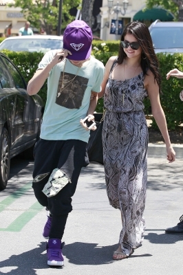 normal_040 - xX_Strolling with Justin in Calabasas