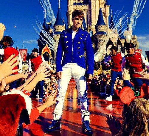 383140_10150501980660127_393329560126_10532849_4971683_n[1] - Justin Bieber