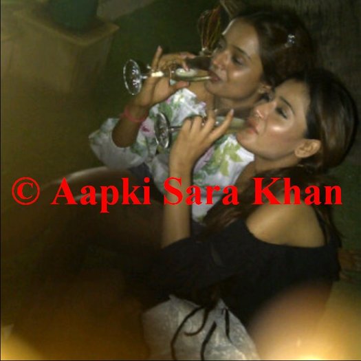 379414_128555133926622_126059570842845_125858_151561008_n - sara khan10