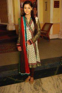 397347_215948131822371_100002215567744_486813_1807715795_n - sara khan10