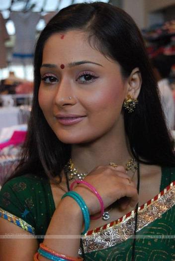 536334_205971389513917_100003031720524_347843_999211923_n - sara khan10