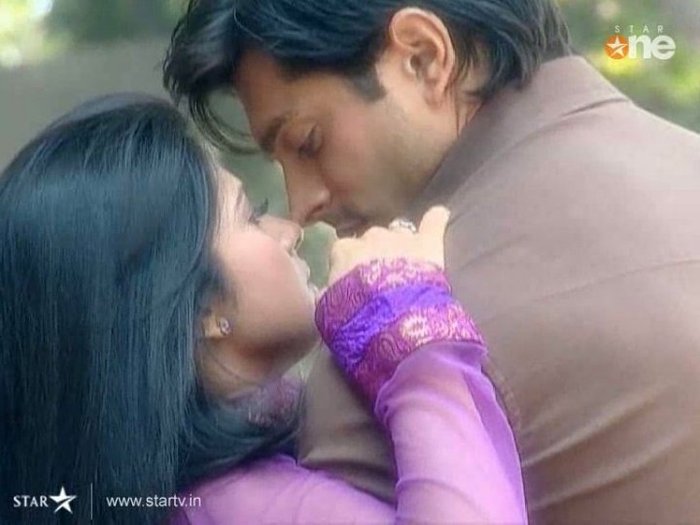 75310_102964183106096_100001775438880_18962_5783883_n - jennifer winget 5