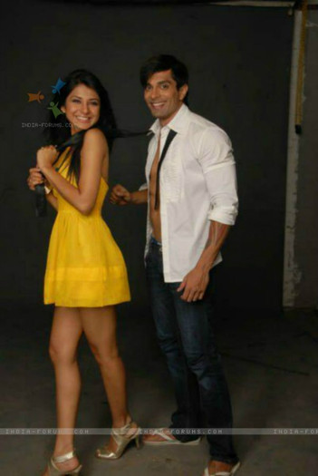 169142-jennifer-winget-and-karan-singh-grover - jennifer winget 6