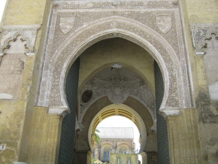 Intrare in moscheea catedrala