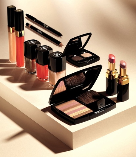 Chanel-summer-2012-makeup-collection - ce se poarta