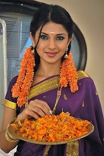 528954_236873193094589_469562095_n - jennifer winget 6