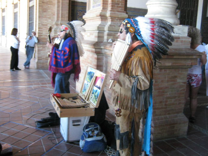 Peruanii de serviciu