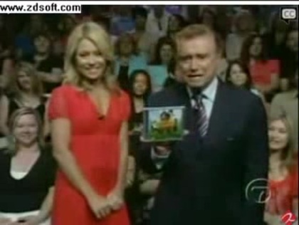 Demi Lovato-This is me(Live) with lyrics 01932 - Demilush - This is me - Live with Regis and Kelly Part oo4