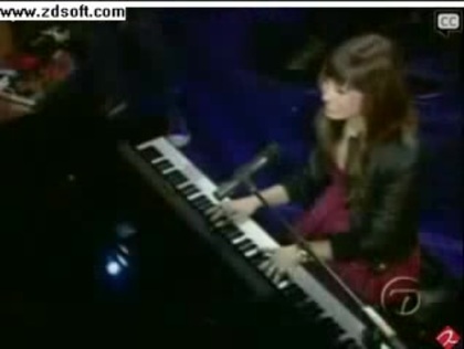 Demi Lovato-This is me(Live) with lyrics 02680