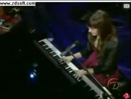 Demi Lovato-This is me(Live) with lyrics 02747