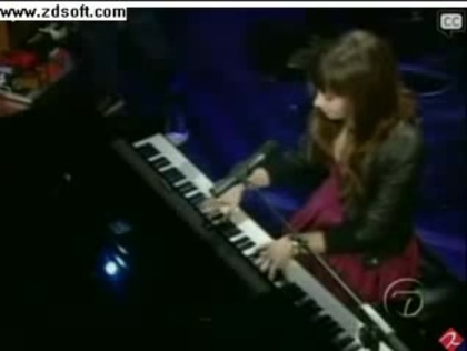 Demi Lovato-This is me(Live) with lyrics 03563 - Demilush - This is me - Live with Regis and Kelly Part oo8