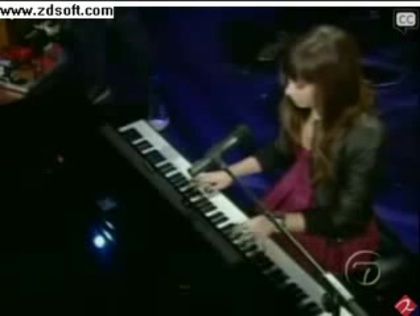 Demi Lovato-This is me(Live) with lyrics 04049 - Demilush - This is me - Live with Regis and Kelly Part oo9