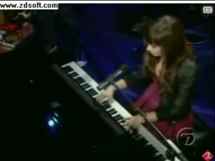 Demi Lovato-This is me(Live) with lyrics 03750