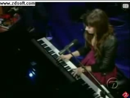 Demi Lovato-This is me(Live) with lyrics 03375