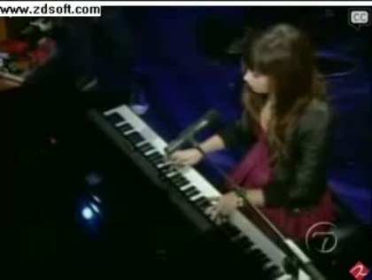 Demi Lovato-This is me(Live) with lyrics 04161