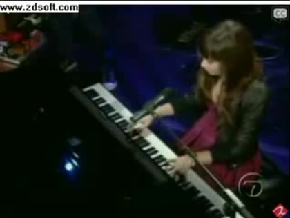 Demi Lovato-This is me(Live) with lyrics 03779